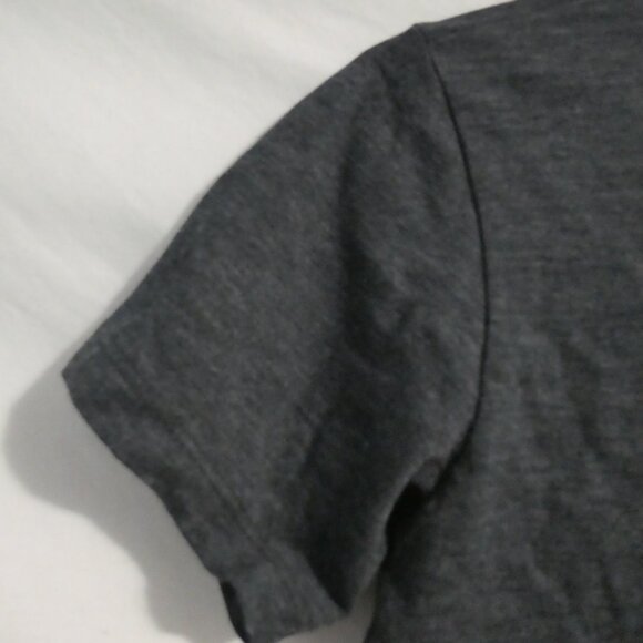 ME TO WE STYLE | small | Graphic Charcoal V-Neck Tee / T-Shirt | Made In Canada - Picture 9 of 14